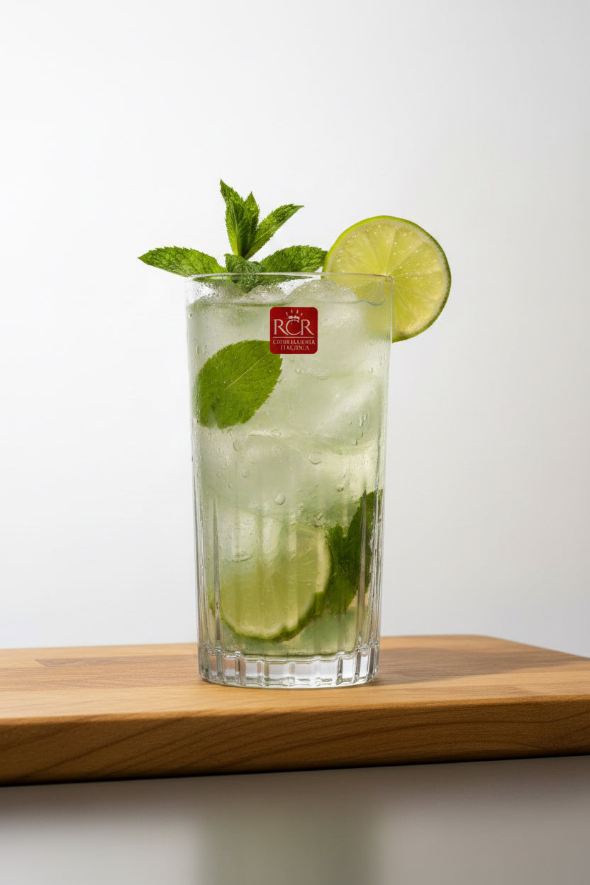 Longdrinkglas i kristall med en mojito i.